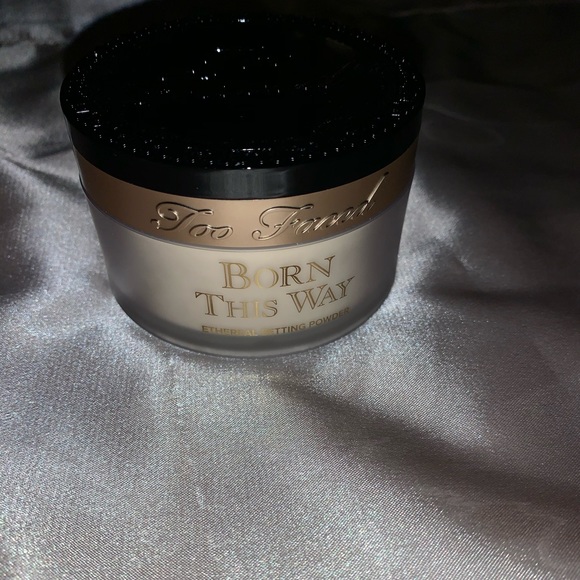 Too Faced Born This Way Translucent Setting Powder - Picture 4 of 6